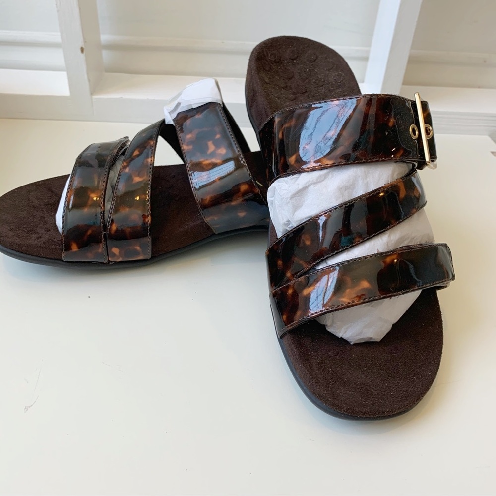 NWT Vionic Women’s Sandals! 😍
